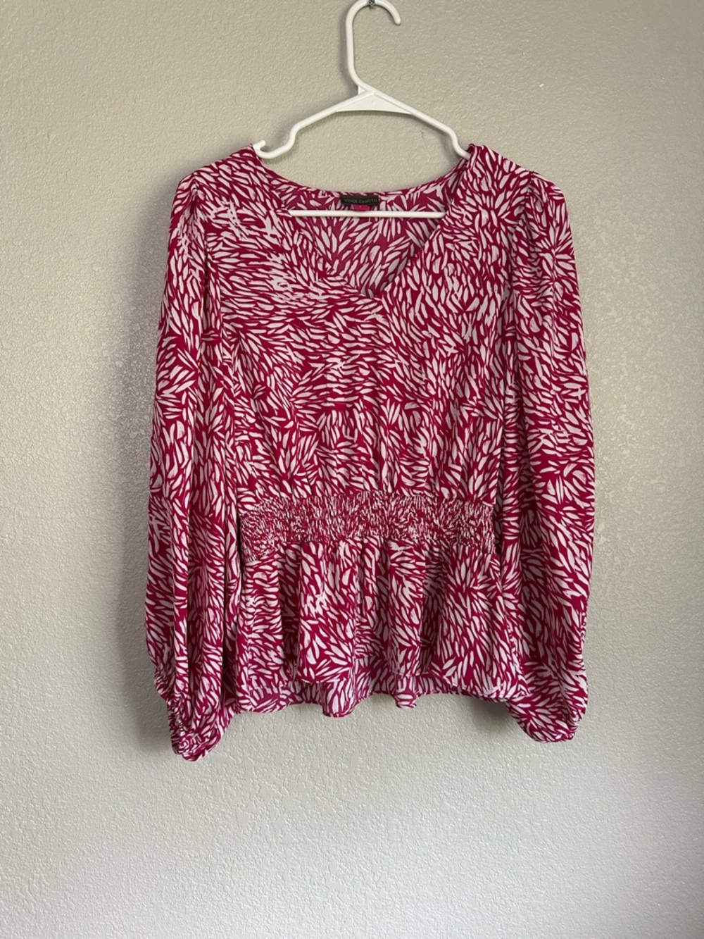 Vince Camuto V-Neck Lightweight Printed Blouse Top